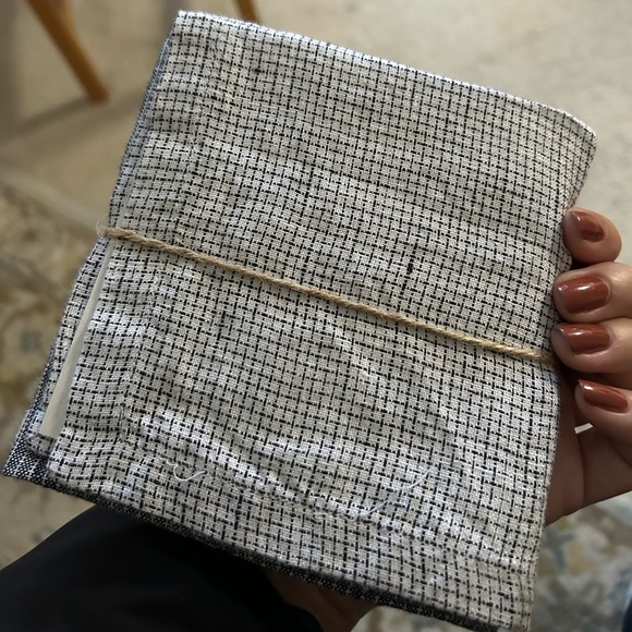 Crate & Barrel set of 4 cocktail napkins (100% linen) NWT - Picture 5 of 7